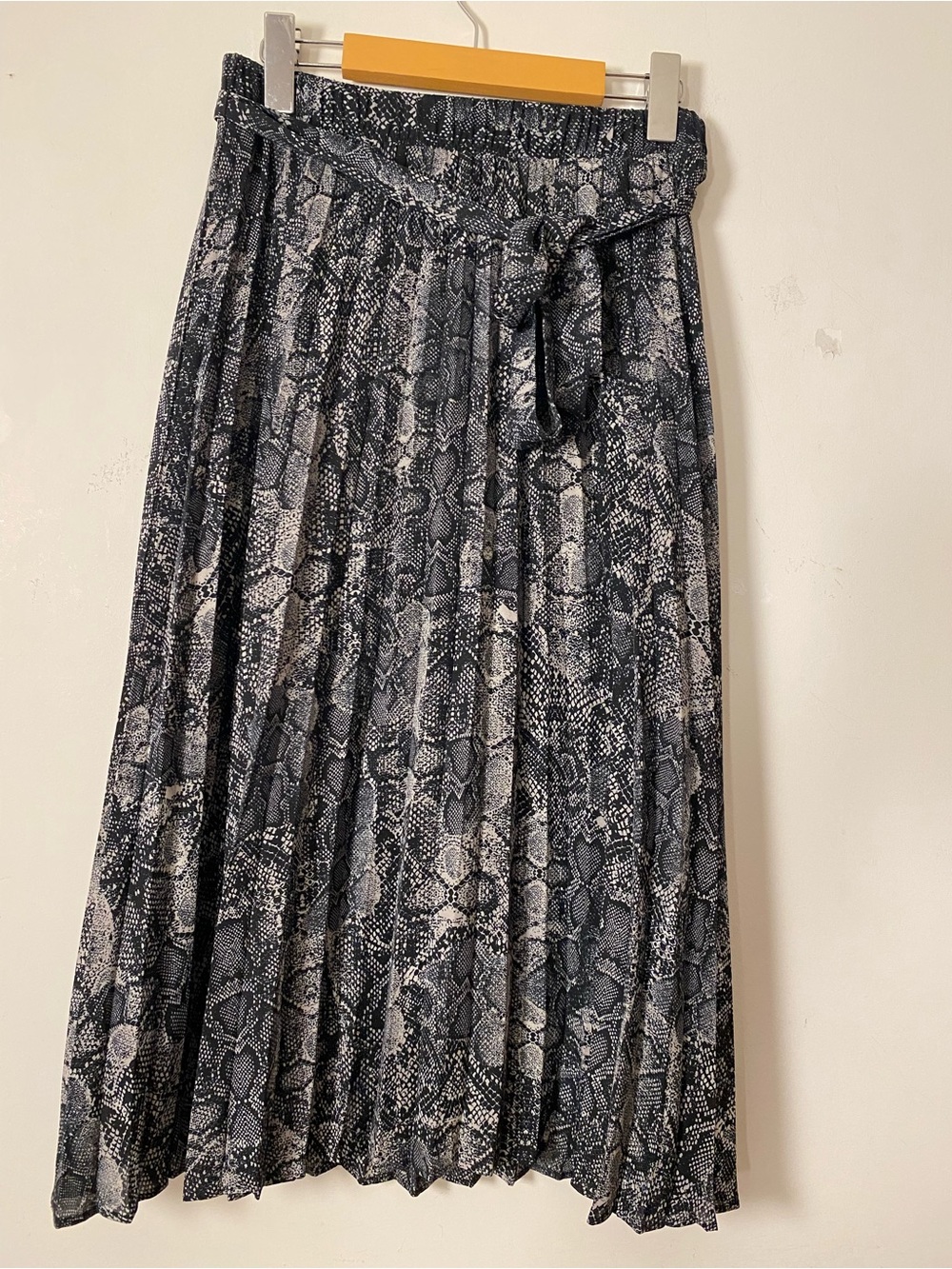 RW&CO. Pleated Snake-Print Midi Skirt in Black and White
